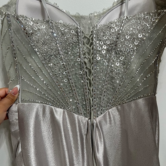 Ladivine by Cinderella Divine, size 6, silver, strapless, Prom/Black Tie event - Picture 5 of 9